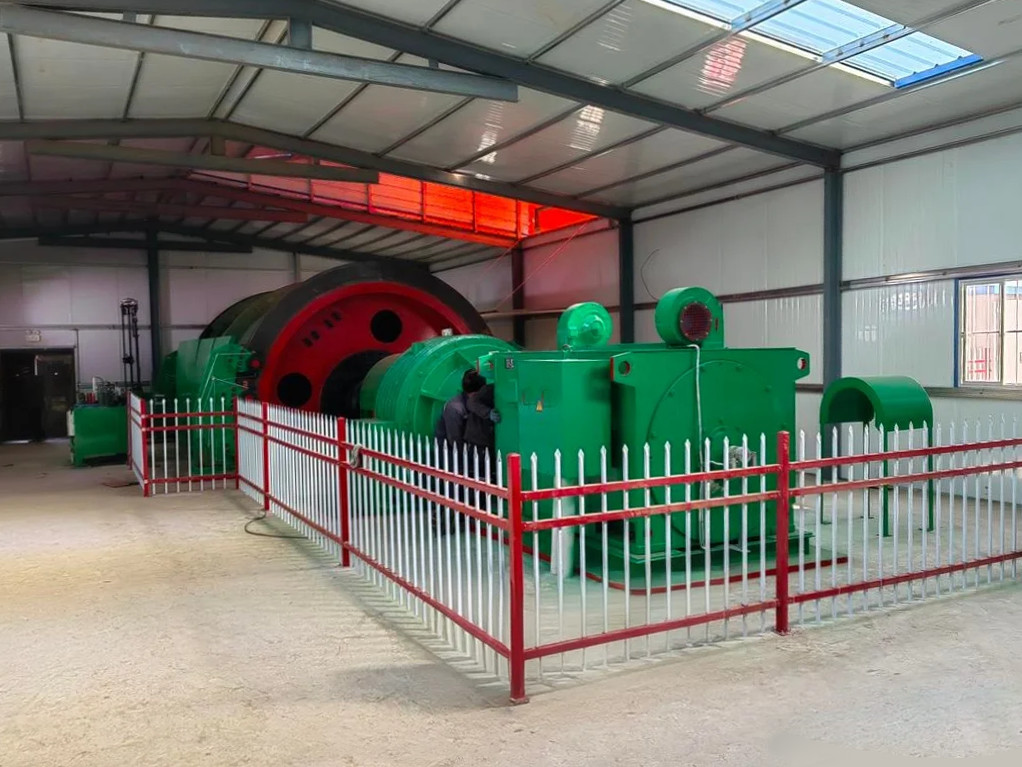 Ultimi casi aziendali Applicazione di un inverter ad alta tensione a doppio parallelo in un verricello a magnete permanente